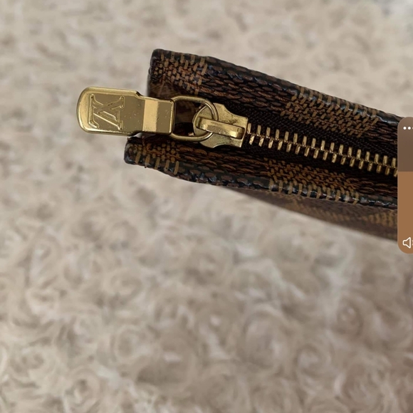 Lv Ebene Comestic pouche. - Picture 1 of 16